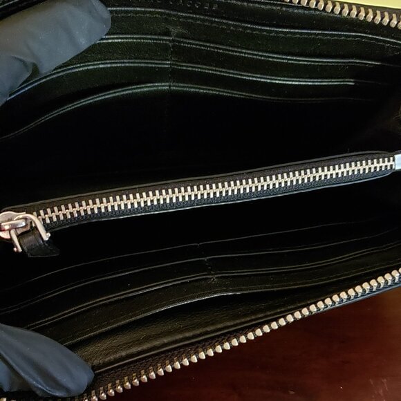 MARC JACOBS Leather (Zippy) Wallet w/ Silver Hardware & front zip compartment - Picture 10 of 11